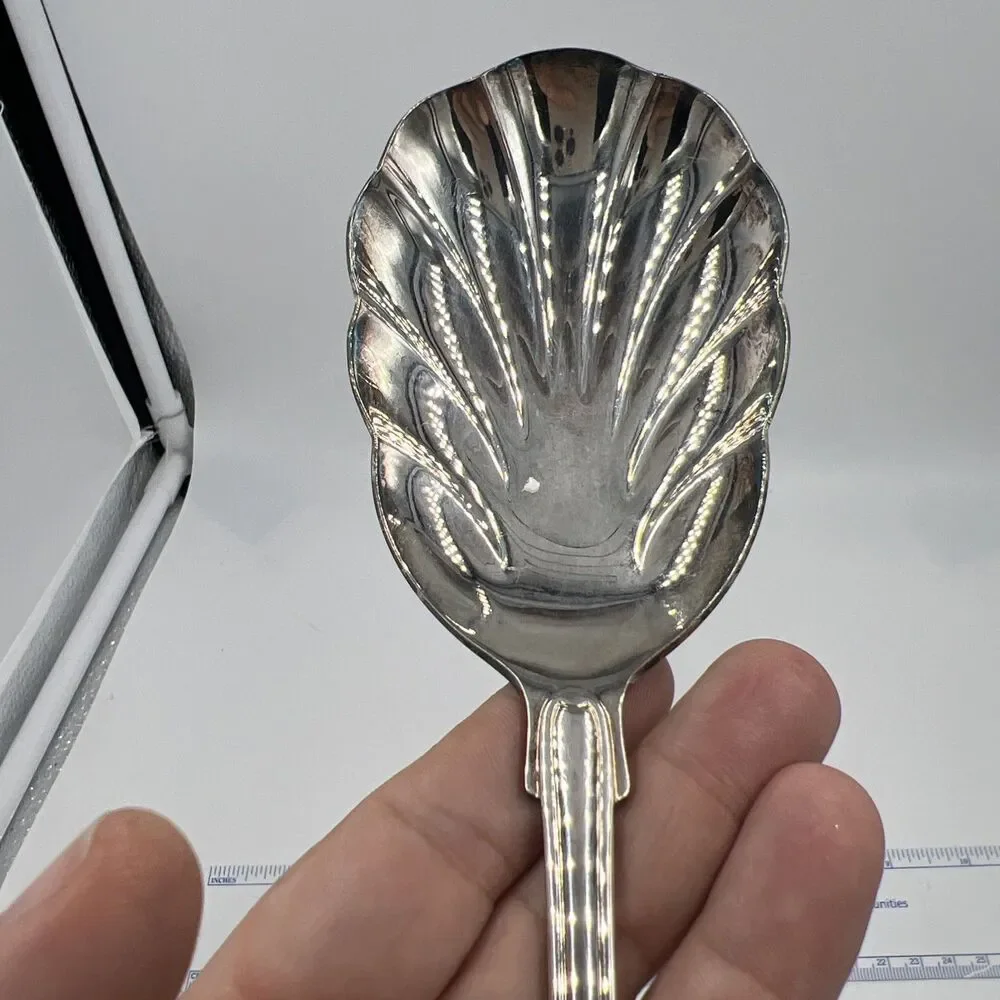 International Silver-plate Korea Serving Spoon Royal Shell / Shell Tip Scalloped